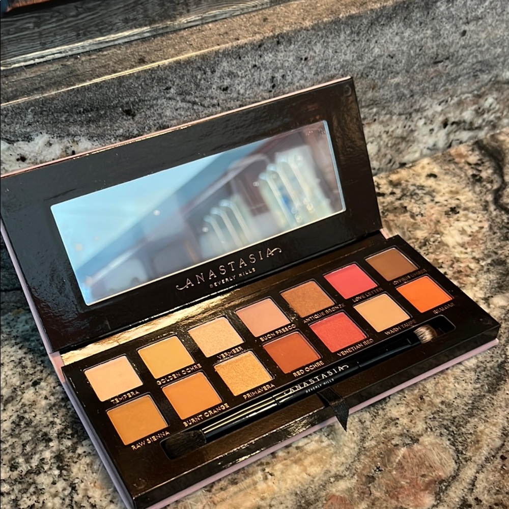 Anastasia Beverly Hills Modern Renaissance 14 Pan Palette w/ Double Sided Brush
